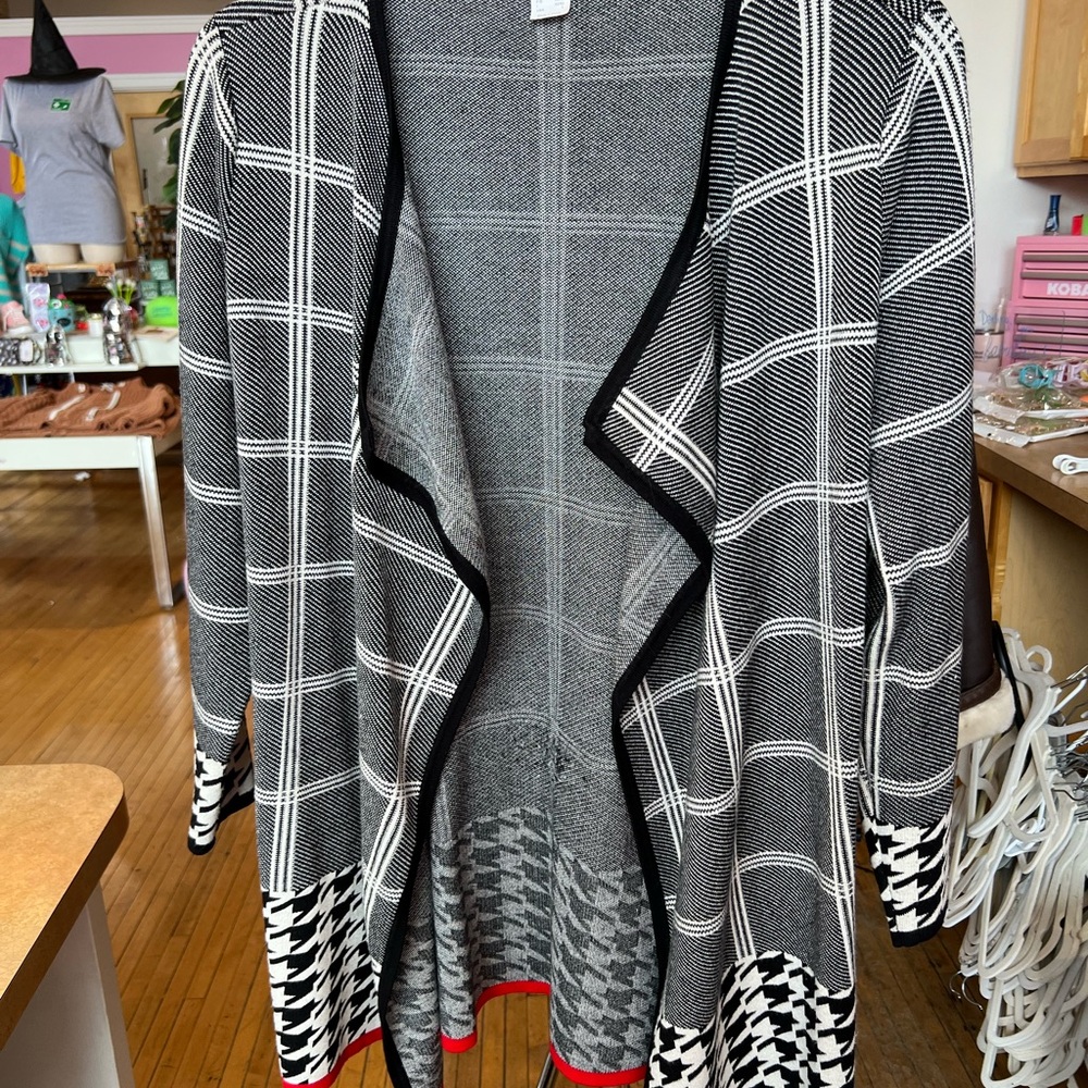VENUS Black and White Plaid Cardigan